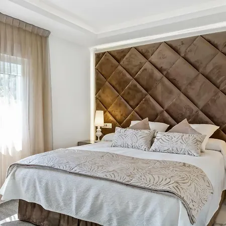 Luxury With Garden, Pool And Jacuzzi By Varenso Holidays فيلة