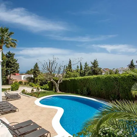 فيلة Luxury With Garden, Pool And Jacuzzi By Varenso Holidays