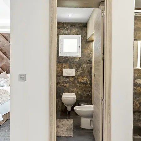 וילה Luxury With Garden, Pool And Jacuzzi By Varenso Holidays *