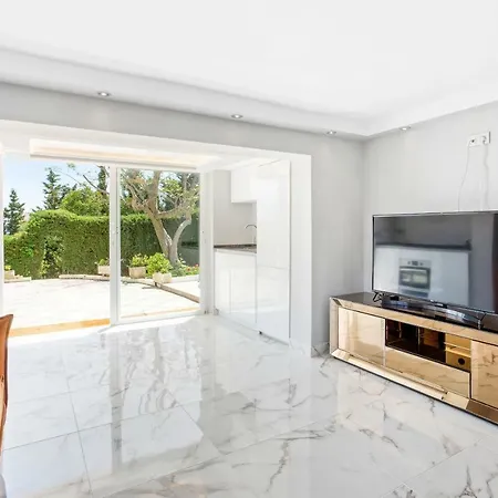 Luxury With Garden, Pool And Jacuzzi By Varenso Holidays * מארבלה