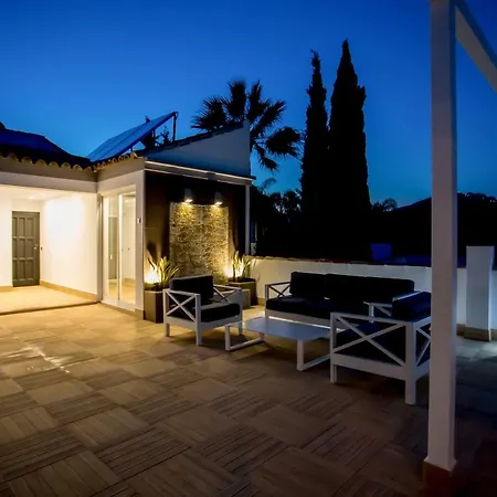 וילה Luxury With Garden, Pool And Jacuzzi By Varenso Holidays *
