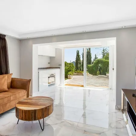 וילה Luxury With Garden, Pool And Jacuzzi By Varenso Holidays *