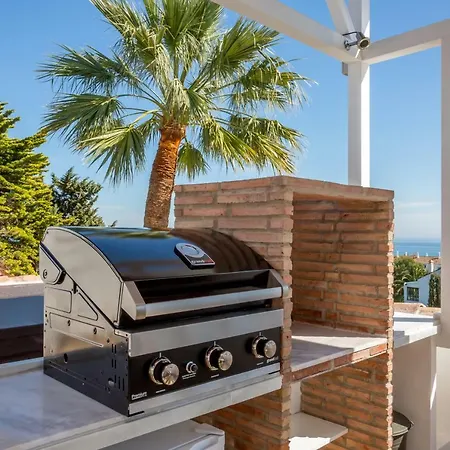 Luxury With Garden, Pool And Jacuzzi By Varenso Holidays וילה *