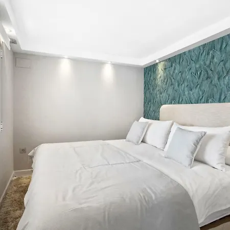 וילה Luxury With Garden, Pool And Jacuzzi By Varenso Holidays