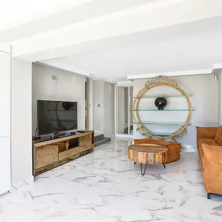 וילה Luxury With Garden, Pool And Jacuzzi By Varenso Holidays *