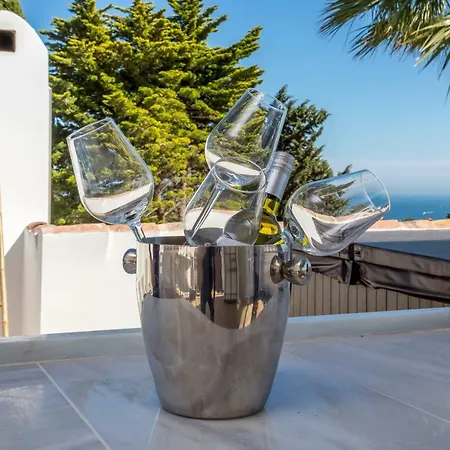 וילה Luxury With Garden, Pool And Jacuzzi By Varenso Holidays *