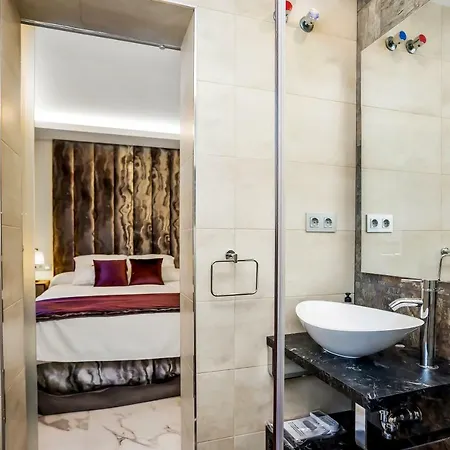 Luxury With Garden, Pool And Jacuzzi By Varenso Holidays וילה
